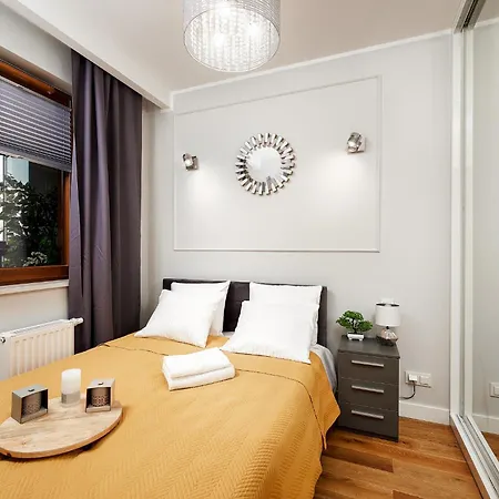 Lumina Apartment With Parking Near Muzeum Powstania Warsaw Exterior photo