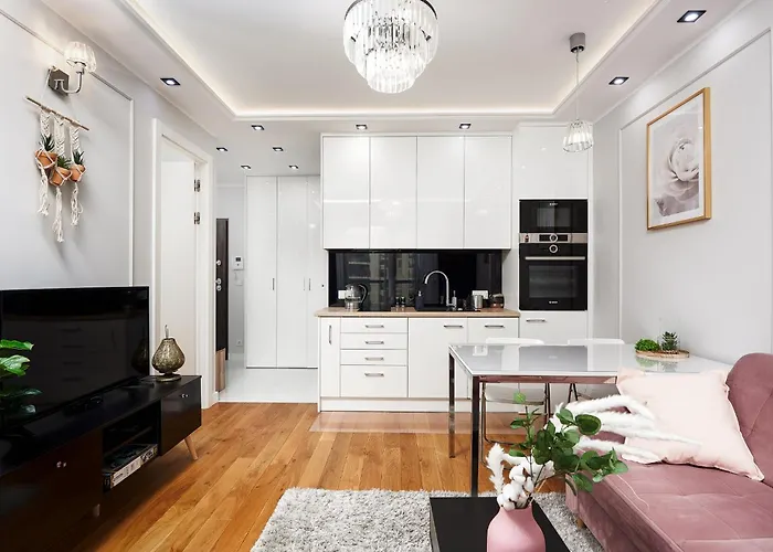 Lumina Apartment With Parking Near Muzeum Powstania