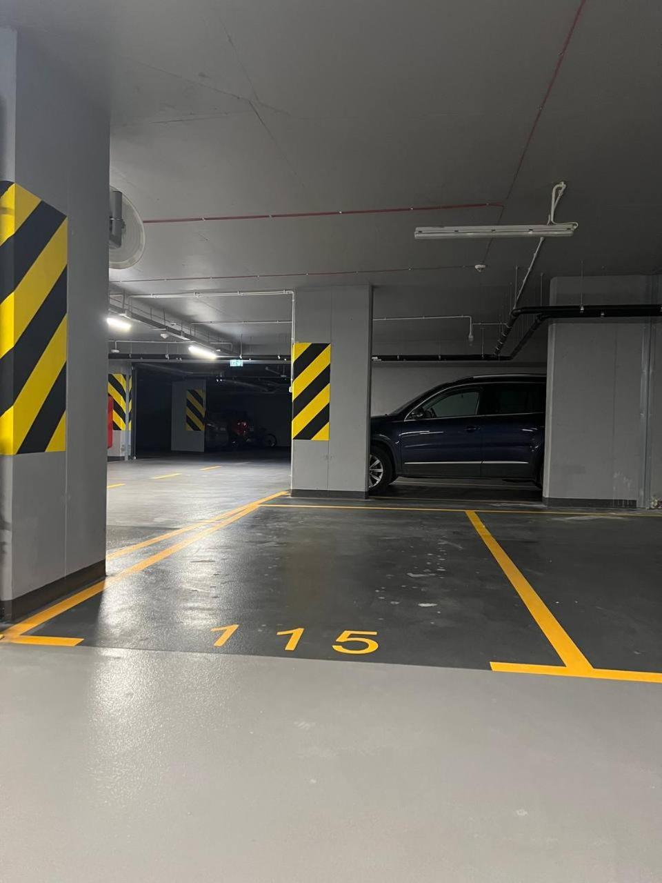 Lumina With Parking Near Muzeum Powstania Apartment
